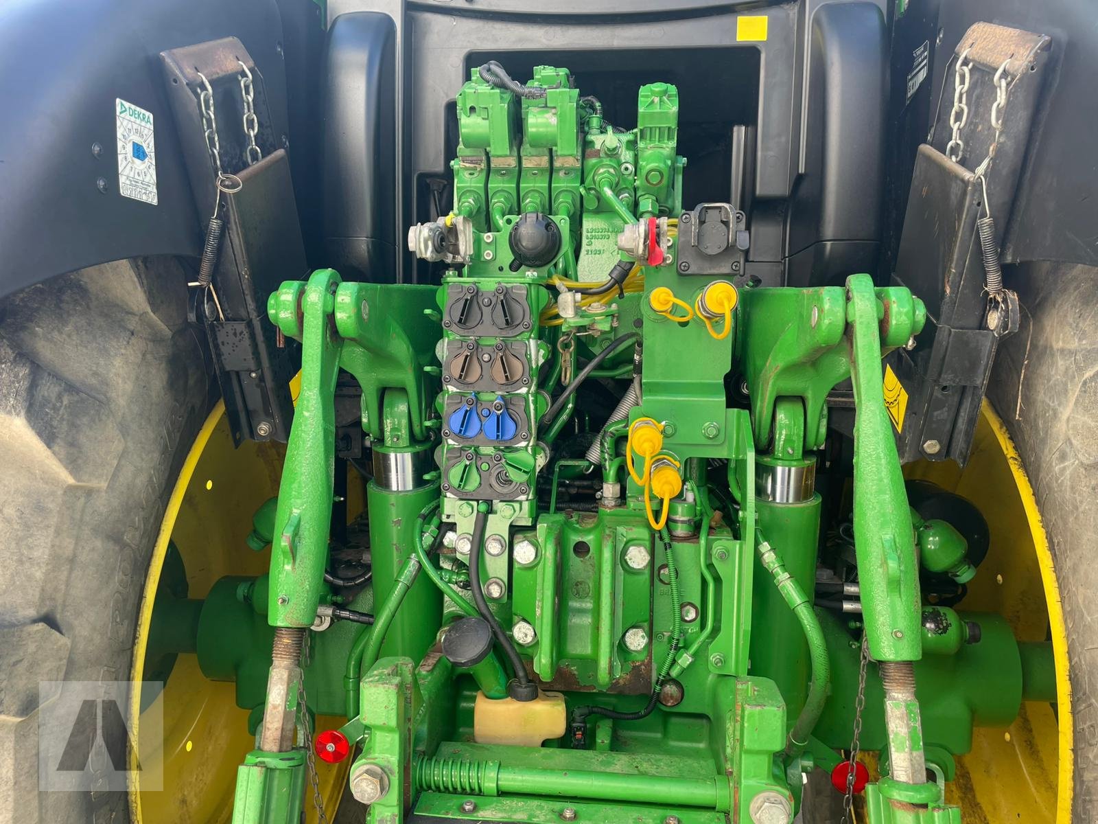 Traktor типа John Deere 6215R, Gebrauchtmaschine в Regensburg (Фотография 8)