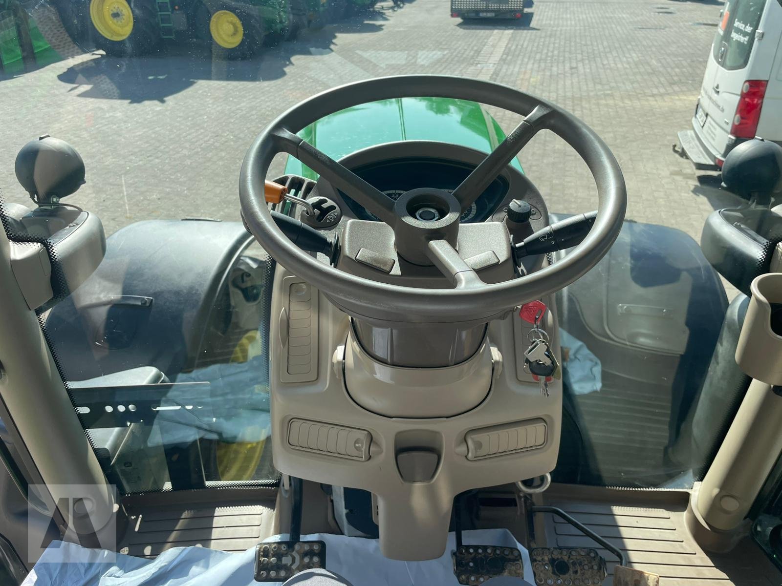 Traktor типа John Deere 6215R, Gebrauchtmaschine в Regensburg (Фотография 12)