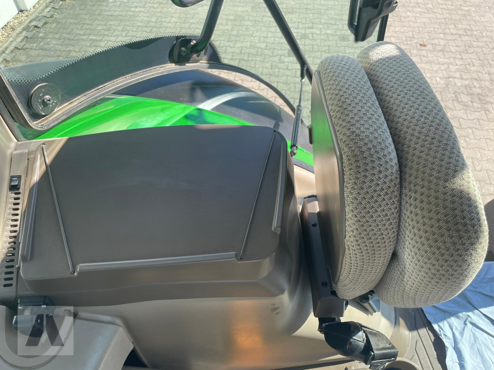 Traktor типа John Deere 6215R, Gebrauchtmaschine в Regensburg (Фотография 13)