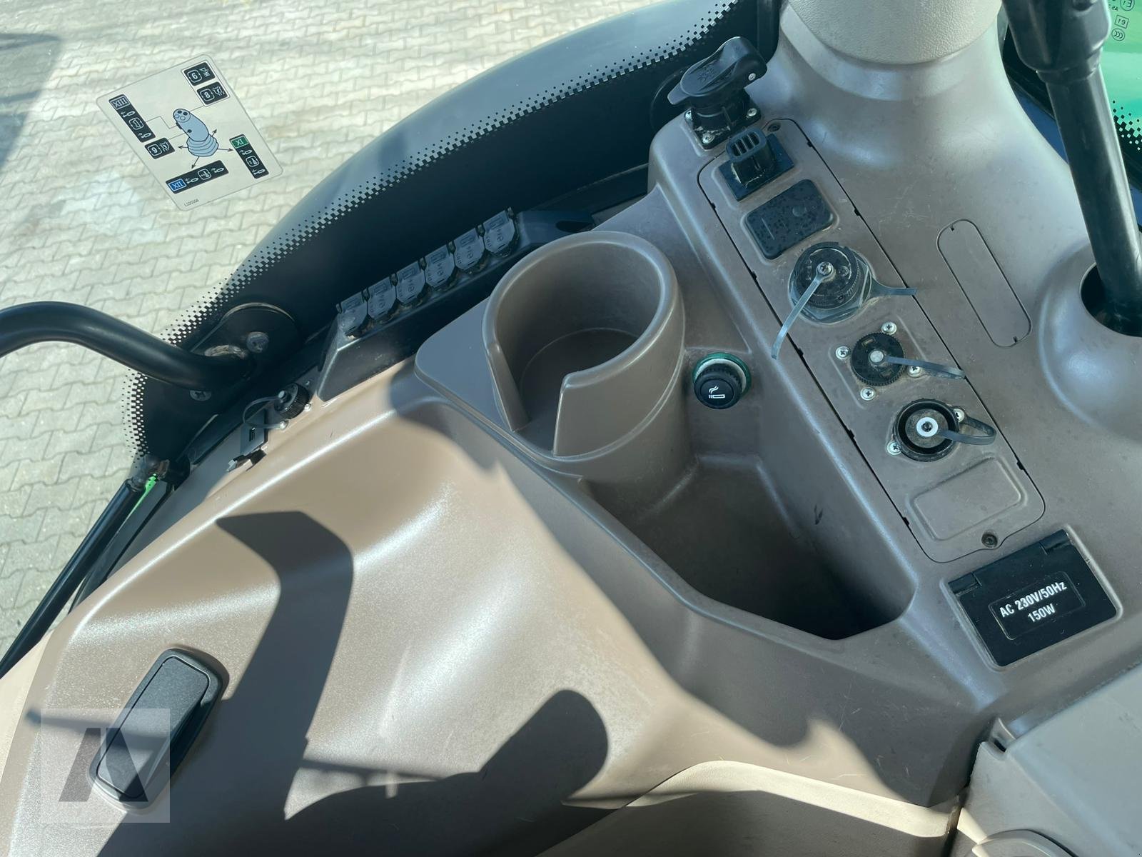 Traktor типа John Deere 6215R, Gebrauchtmaschine в Regensburg (Фотография 17)