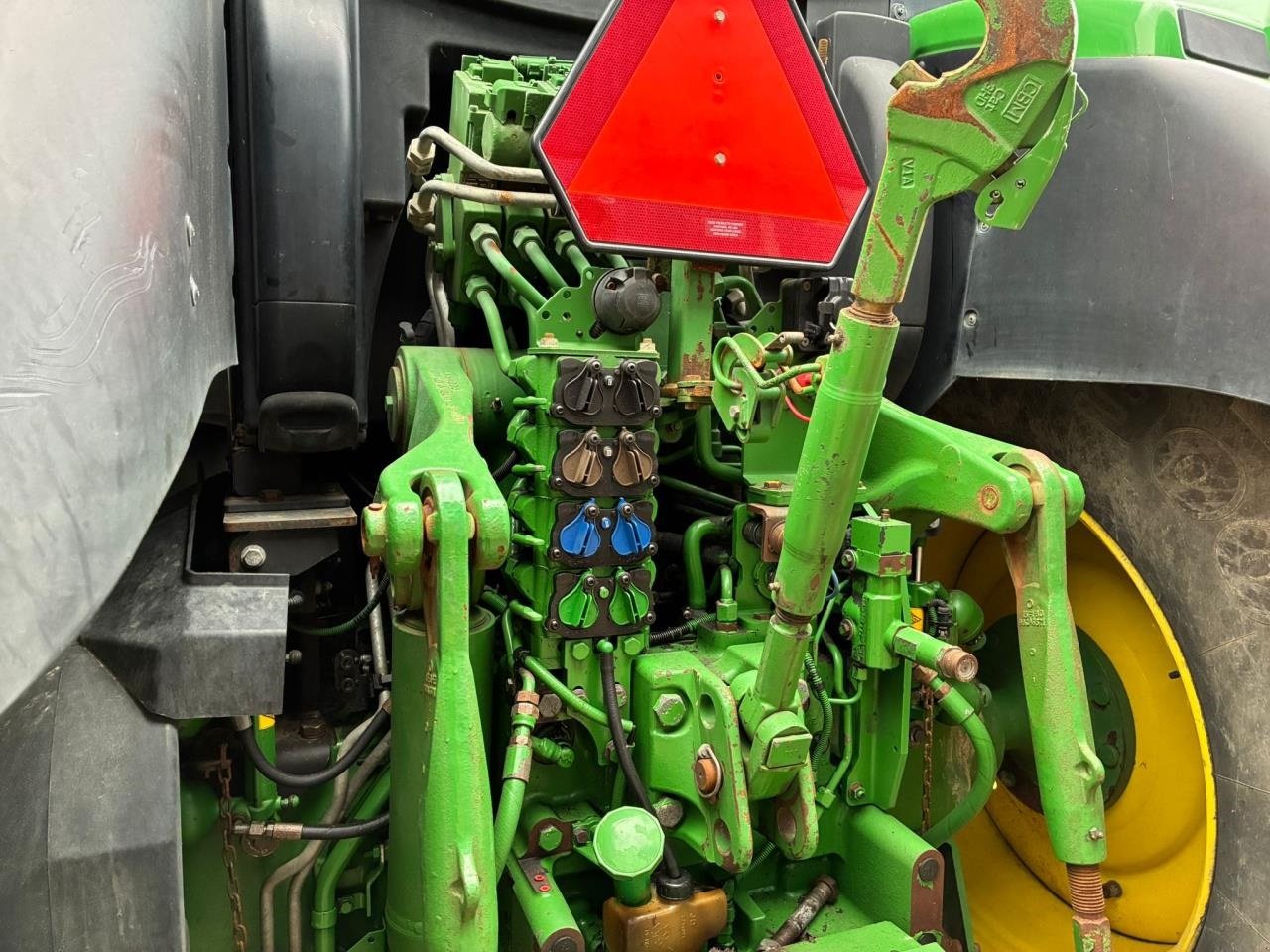 Traktor типа John Deere 6215R, Gebrauchtmaschine в Videbæk (Фотография 11)