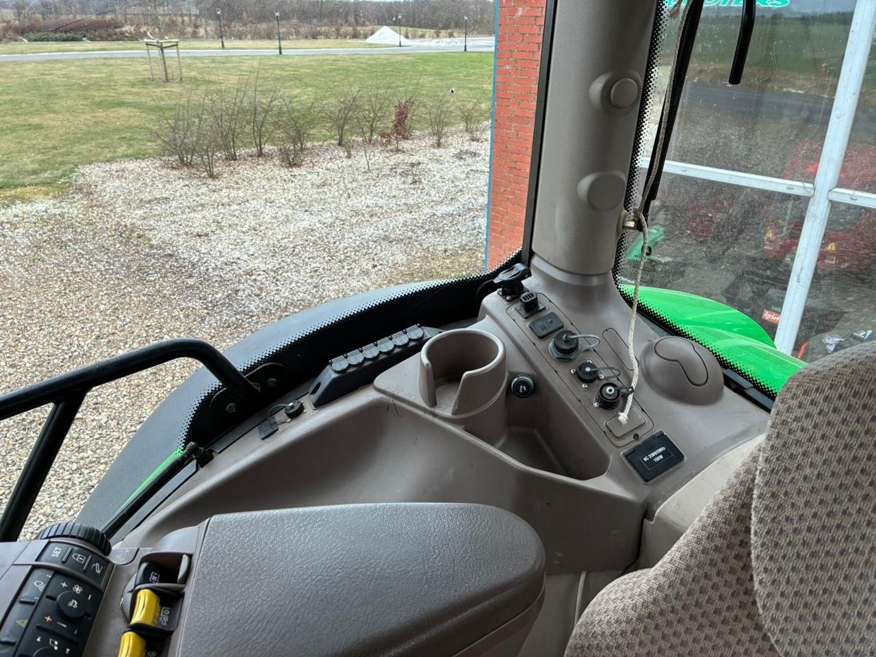 Traktor типа John Deere 6215R, Gebrauchtmaschine в Videbæk (Фотография 3)