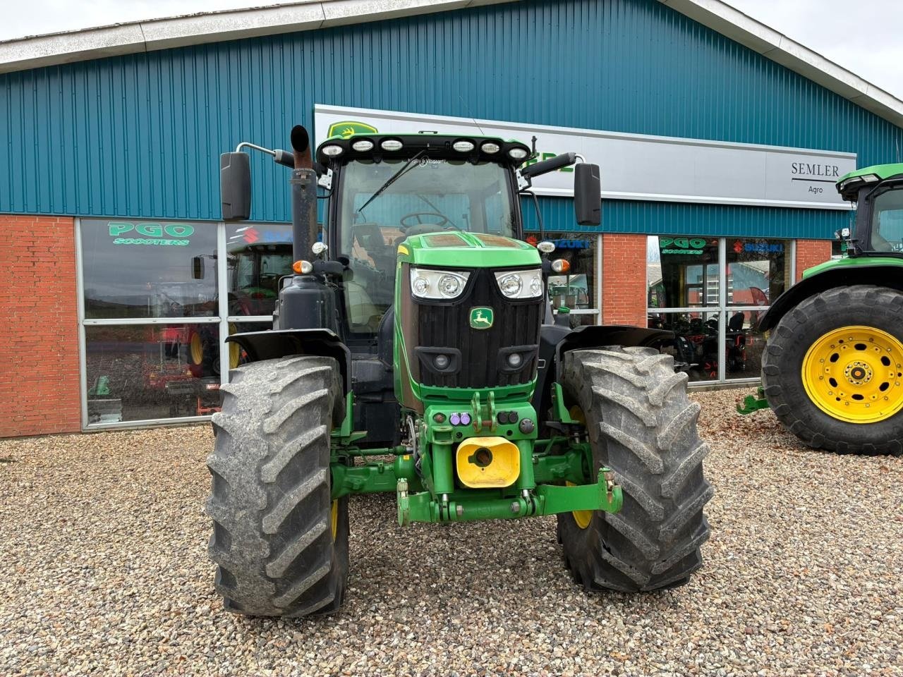 Traktor типа John Deere 6215R, Gebrauchtmaschine в Videbæk (Фотография 10)