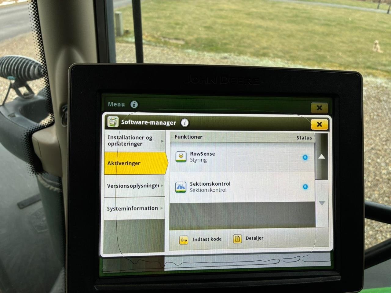 Traktor типа John Deere 6215R, Gebrauchtmaschine в Videbæk (Фотография 4)