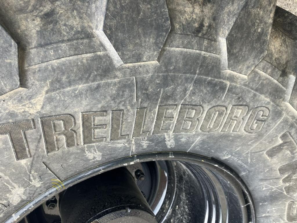 Traktor des Typs John Deere 6215R, Gebrauchtmaschine in Aurich (Bild 16)