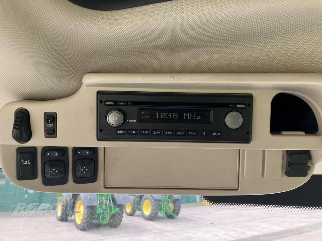 Traktor des Typs John Deere 6215R, Gebrauchtmaschine in Aurich (Bild 31)