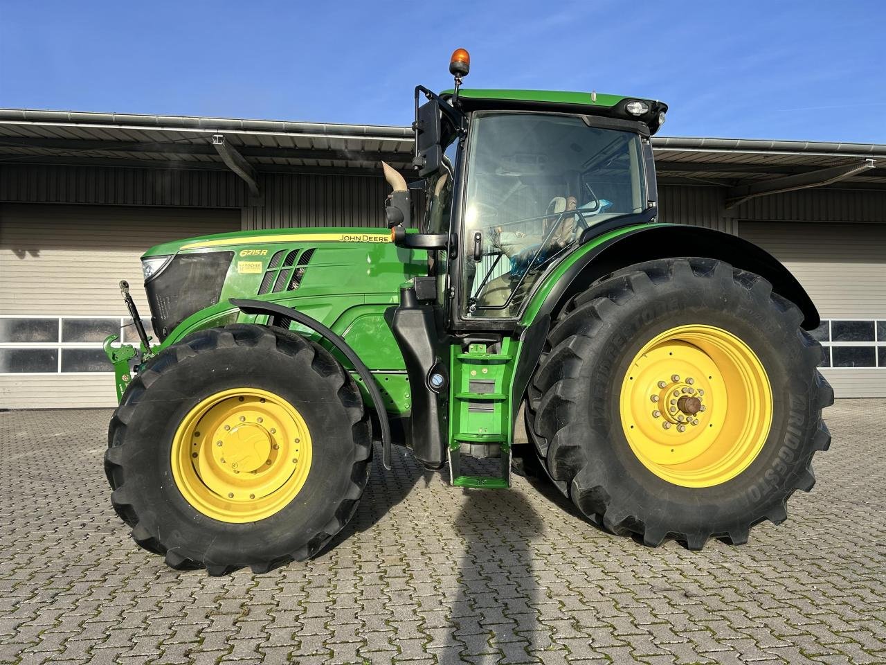 Traktor des Typs John Deere 6215R, Gebrauchtmaschine in Zweibrücken (Bild 2)