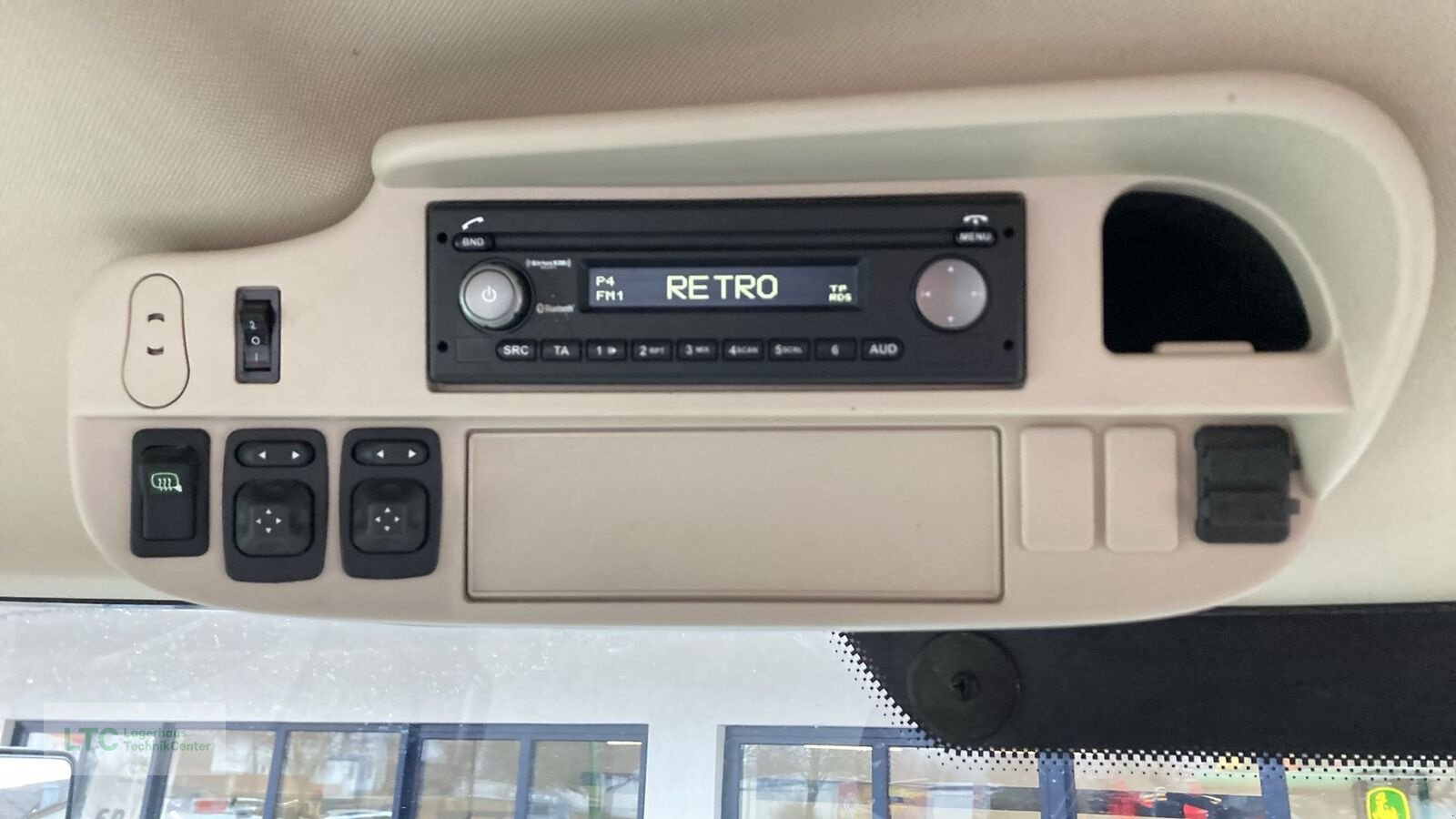 Traktor типа John Deere 6215R, Gebrauchtmaschine в Eggendorf (Фотография 15)