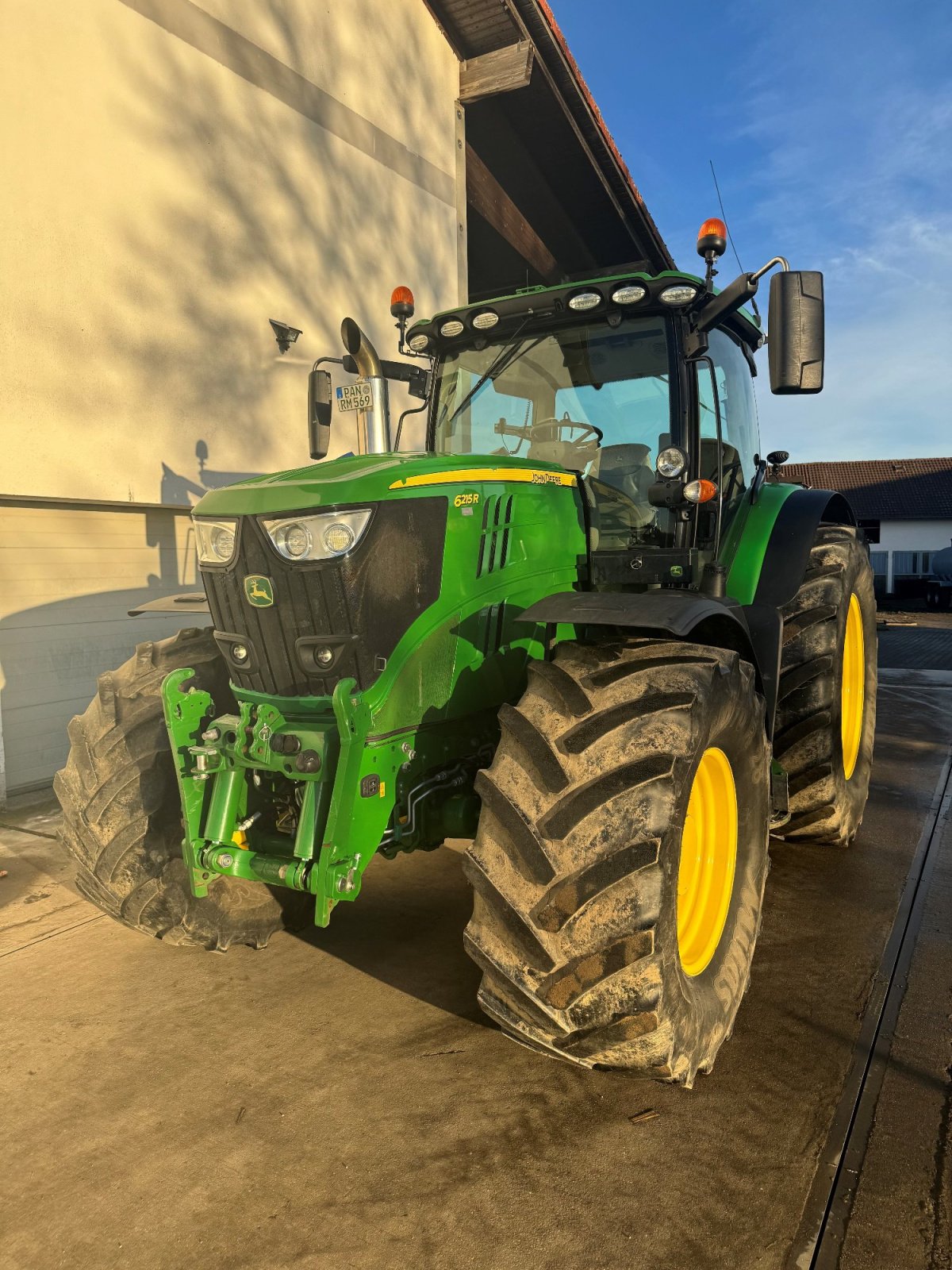 Traktor типа John Deere 6215R, Gebrauchtmaschine в Bayern - Tettenweis (Фотография 1)