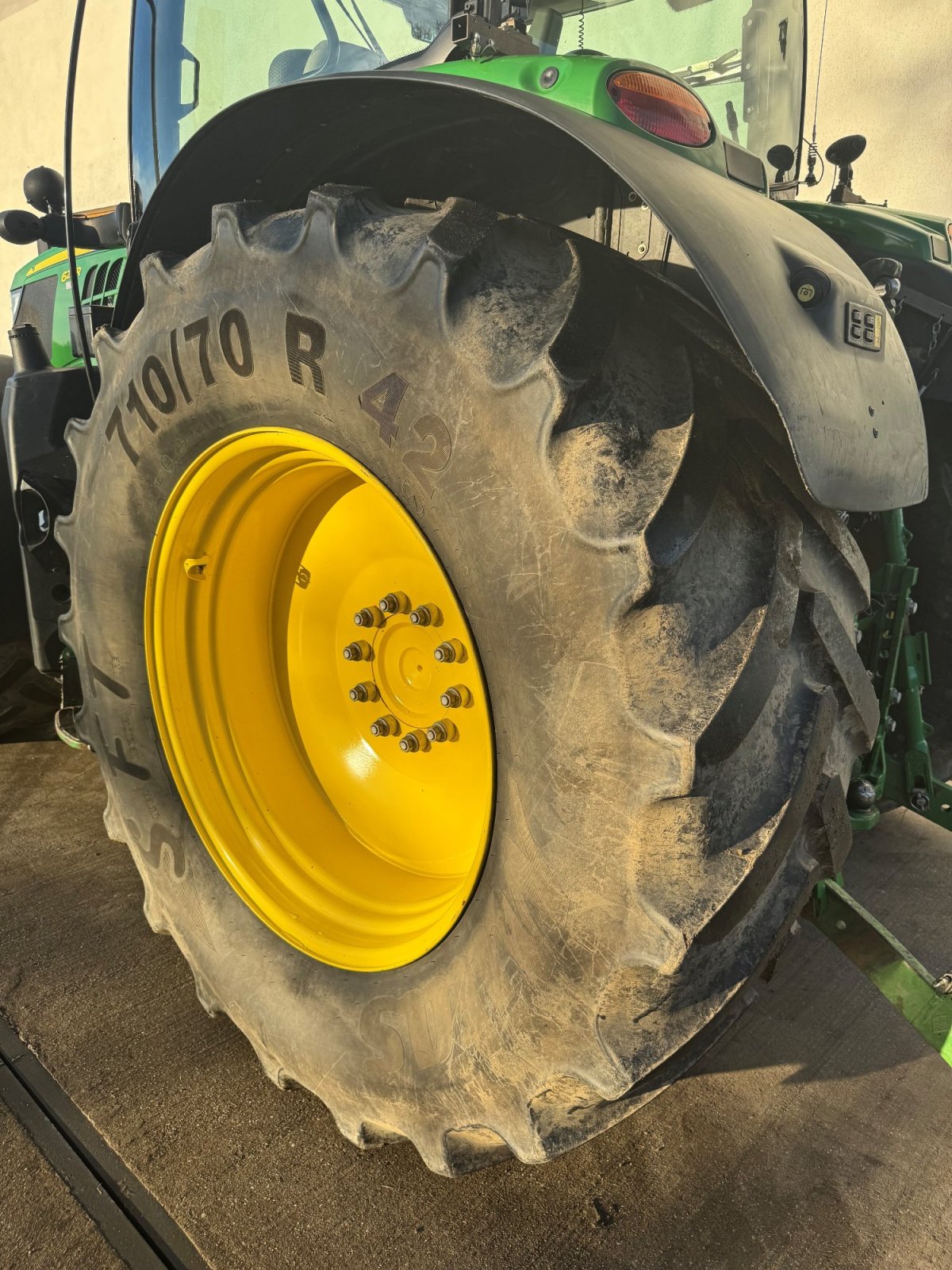 Traktor типа John Deere 6215R, Gebrauchtmaschine в Bayern - Tettenweis (Фотография 3)