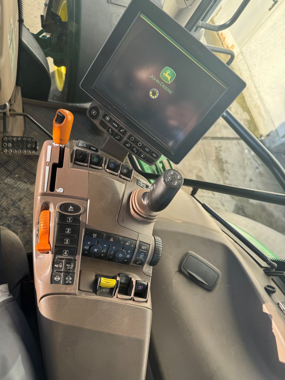 Traktor типа John Deere 6215R, Gebrauchtmaschine в Bayern - Tettenweis (Фотография 16)