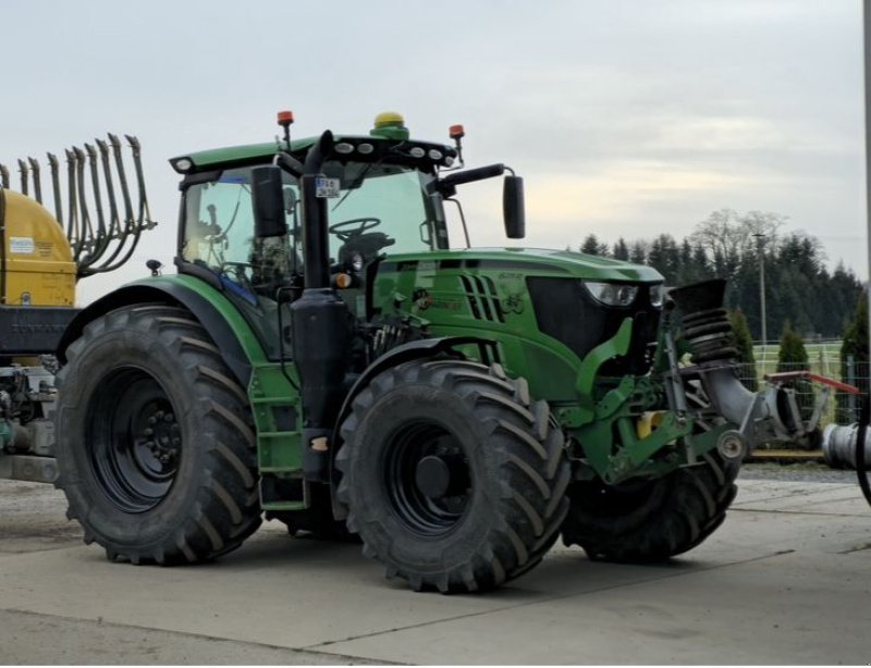 Traktor des Typs John Deere 6215R, Gebrauchtmaschine in Pocking (Bild 3)