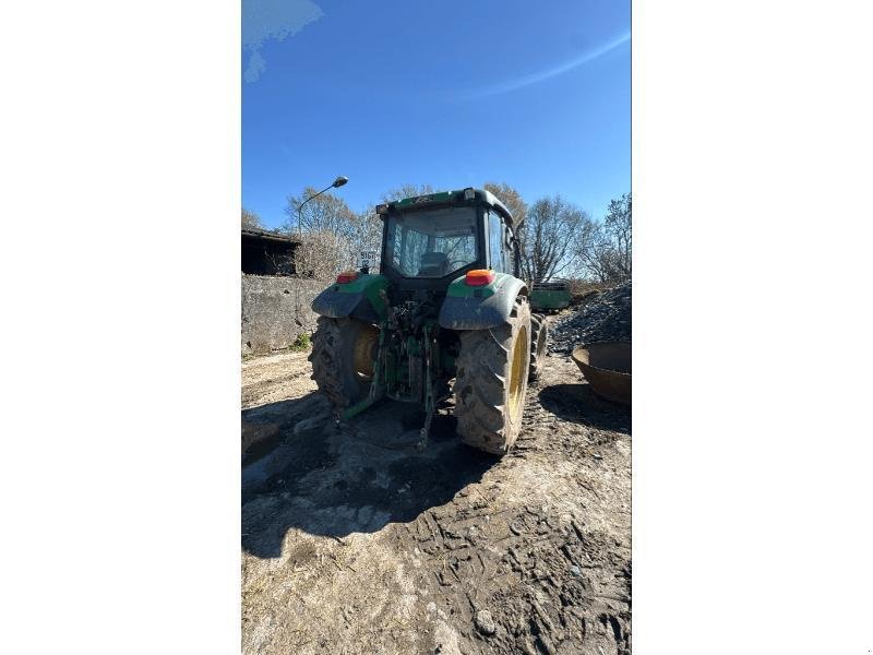Traktor des Typs John Deere 6220, Gebrauchtmaschine in Wargnies Le Grand (Bild 2)