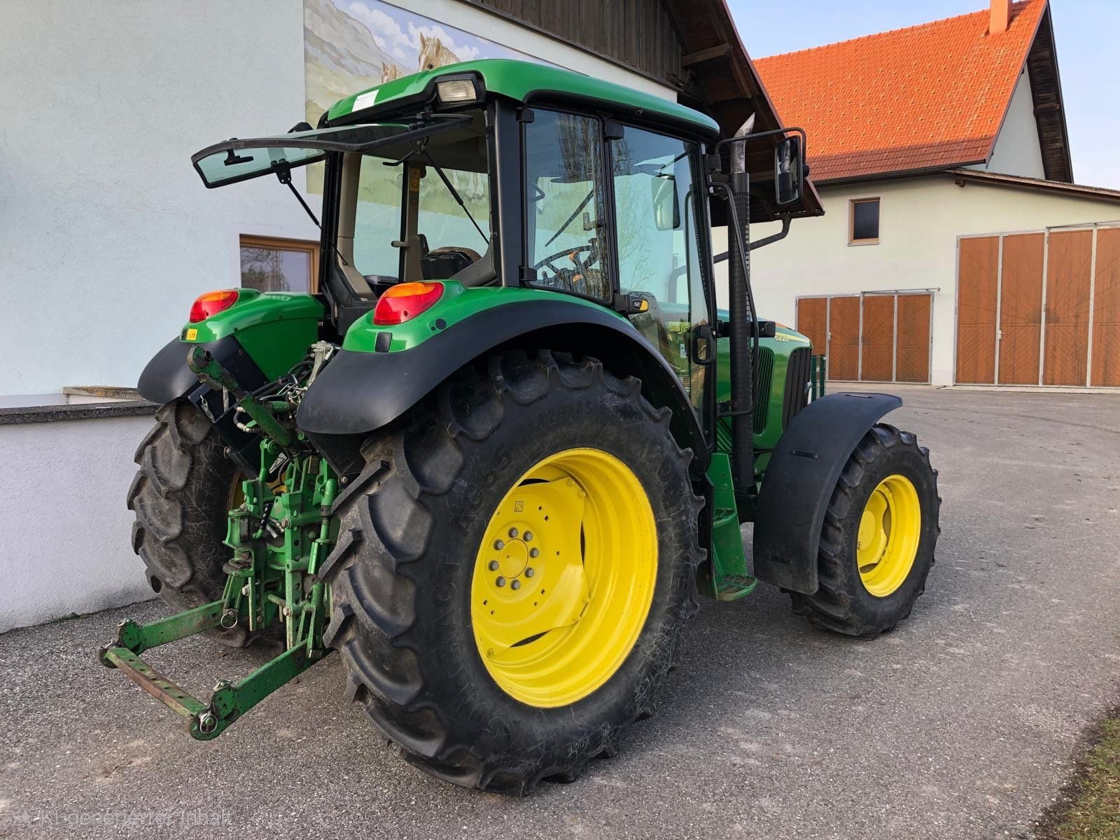 Traktor от тип John Deere 6220, Gebrauchtmaschine в St. Marienkirchen/Polsenz (Снимка 2)