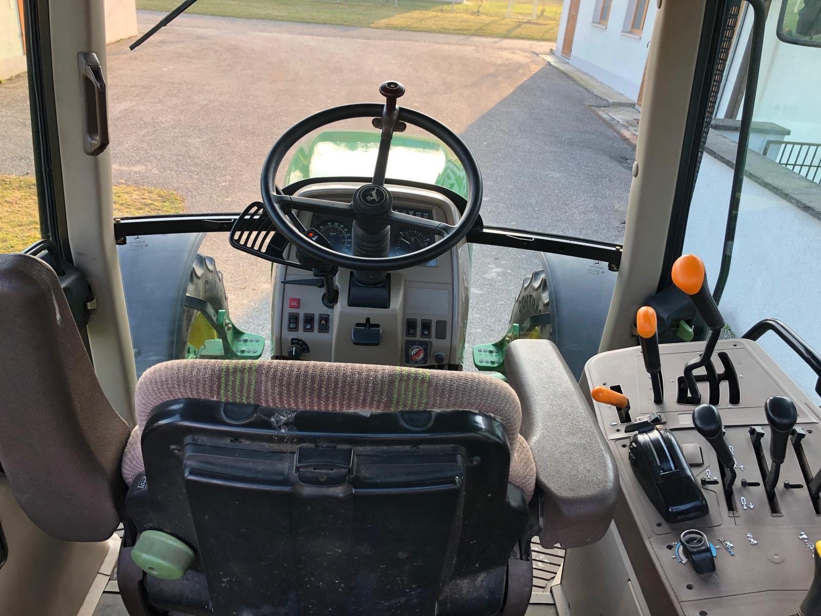 Traktor от тип John Deere 6220, Gebrauchtmaschine в St. Marienkirchen/Polsenz (Снимка 7)