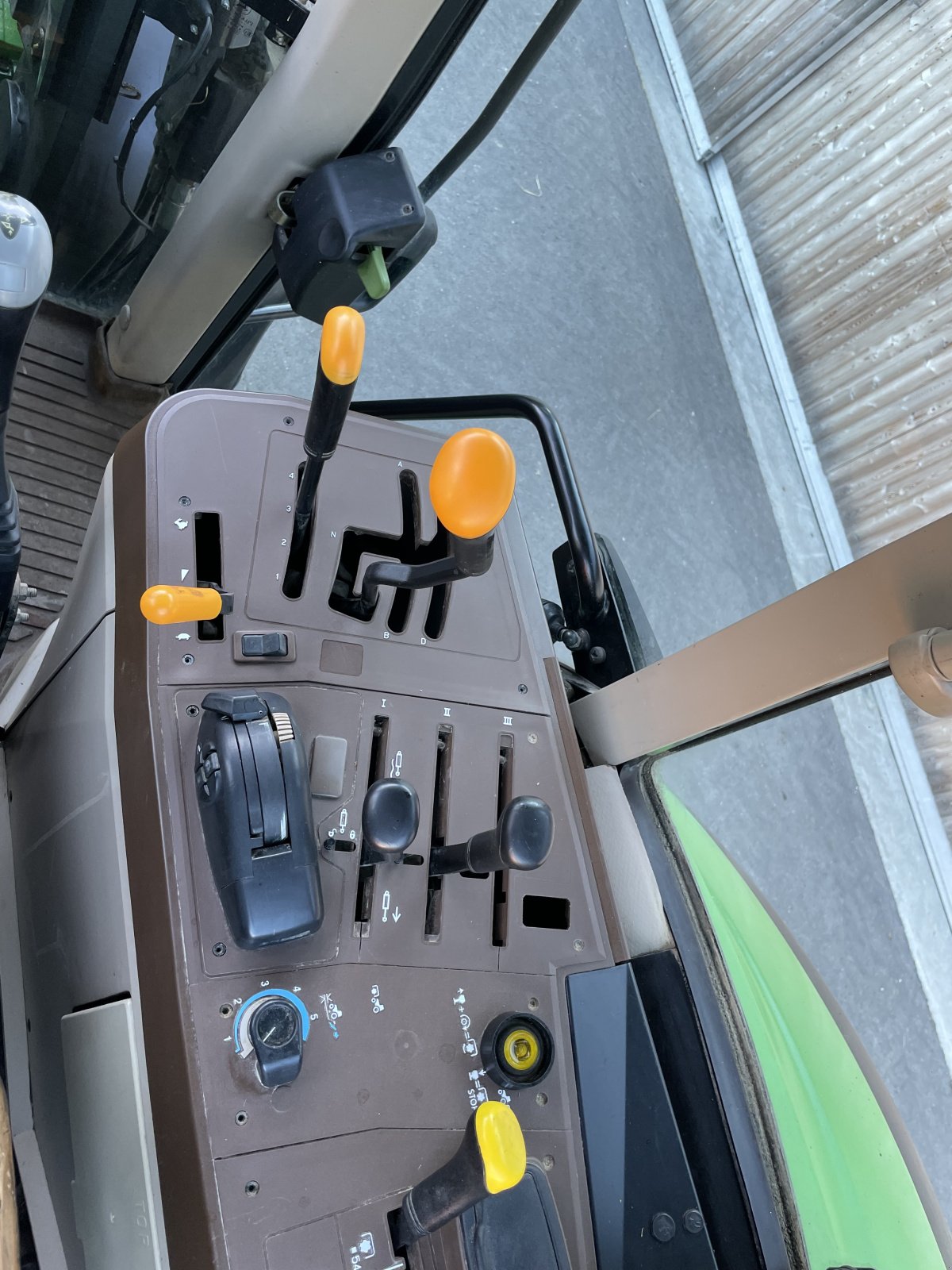 Traktor типа John Deere 6220, Gebrauchtmaschine в Warngau (Фотография 2)