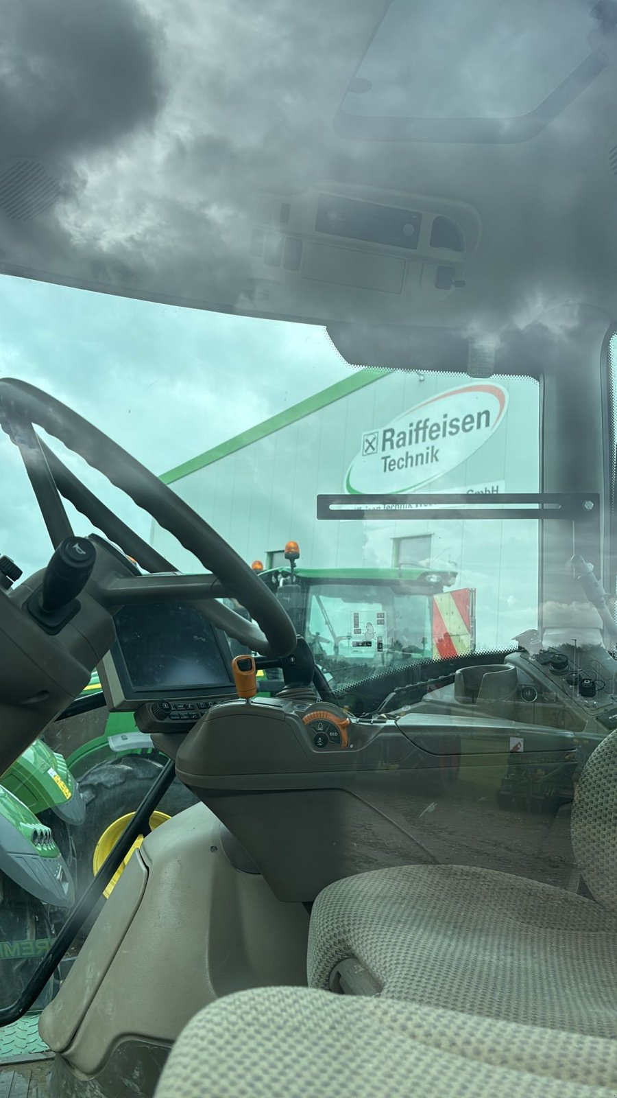 Traktor от тип John Deere 6230 R, Gebrauchtmaschine в Lohe-Rickelshof (Снимка 5)
