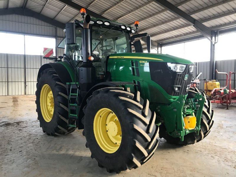 Traktor du type John Deere 6230 R, Gebrauchtmaschine en UZERCHE (Photo 1)