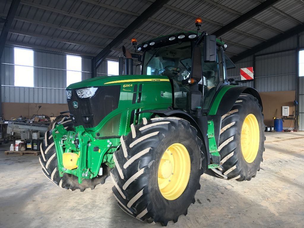 Traktor типа John Deere 6230 R, Gebrauchtmaschine в UZERCHE (Фотография 2)