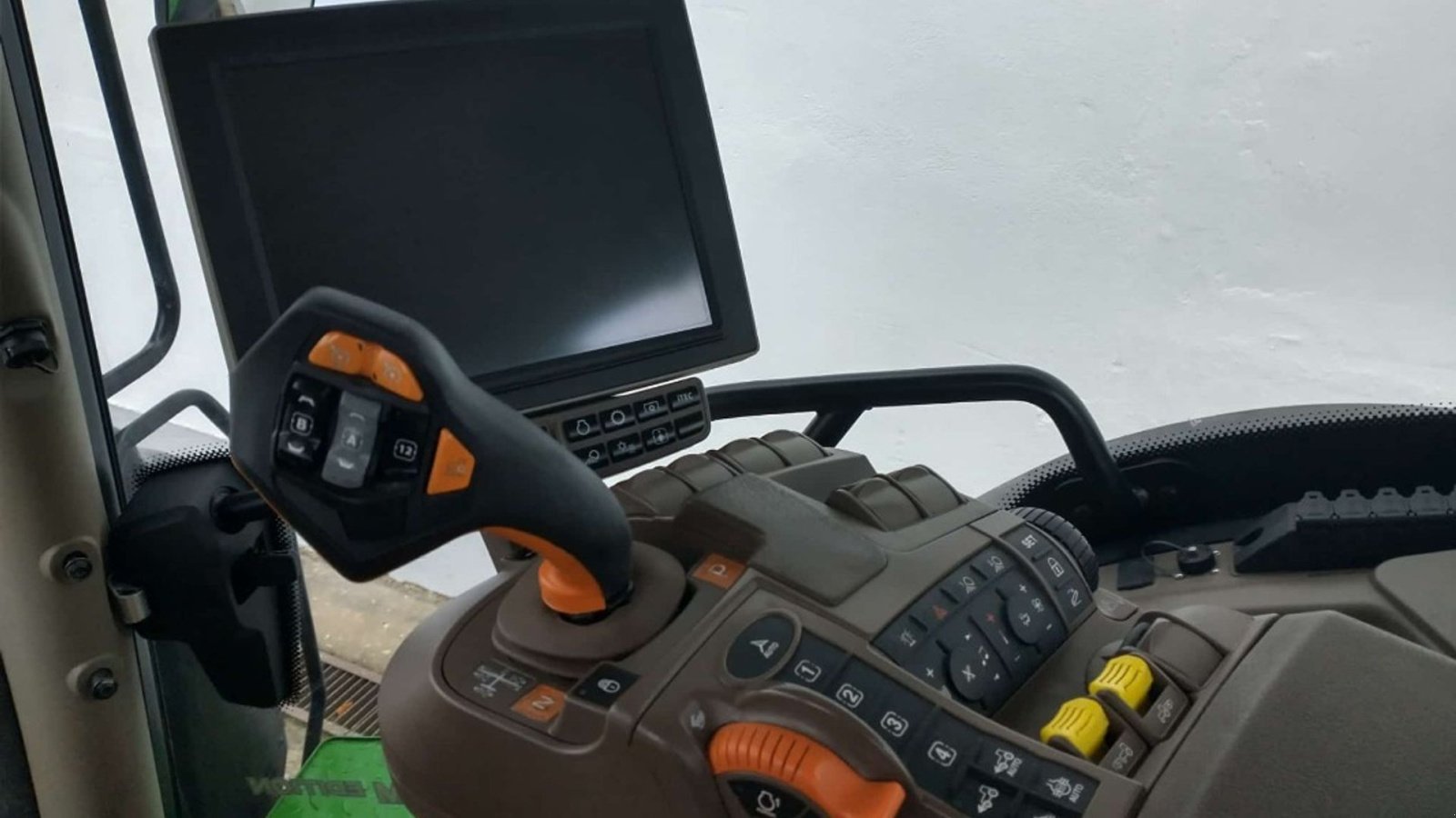 Traktor of the type John Deere 6230R Premium Edition m Front PTO og GPS GPS Starfire 6000. Front PTO. JD link Connect. Premium aktivering., Gebrauchtmaschine in Kolding (Picture 1)