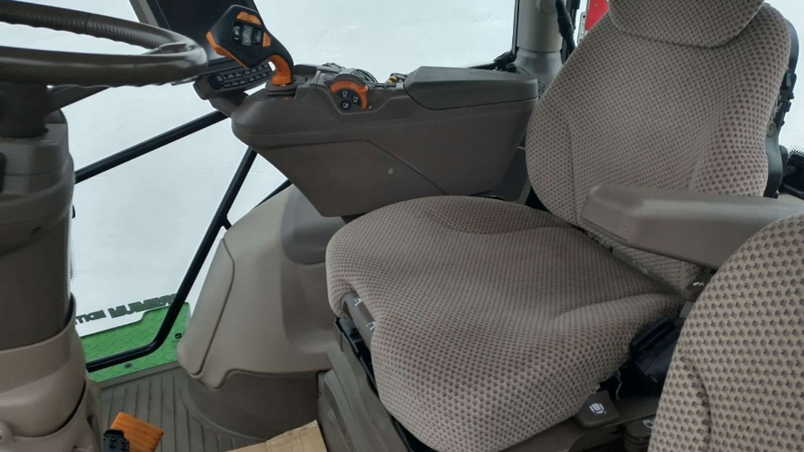 Traktor of the type John Deere 6230R Premium Edition m Front PTO og GPS GPS Starfire 6000. Front PTO. JD link Connect. Premium aktivering., Gebrauchtmaschine in Kolding (Picture 2)