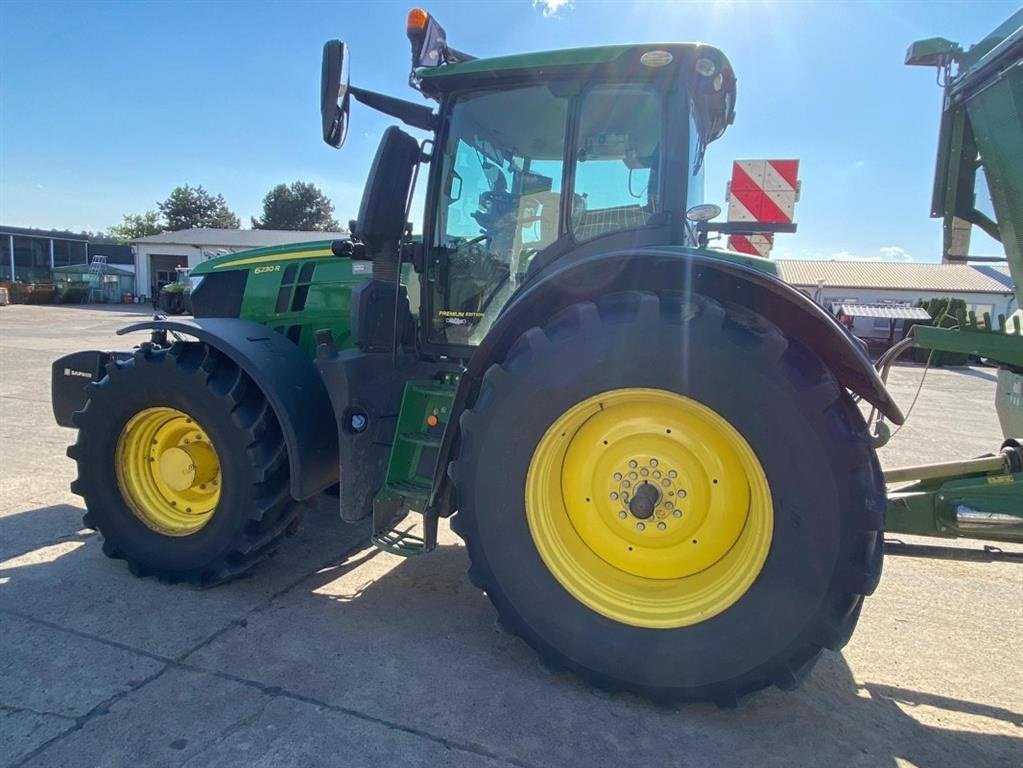 Traktor des Typs John Deere 6230R Premium Edition m Frontlift GPS Starfire 6000. Command Pro arm. Front PTO. JD link Connect. Premium aktivering. Sektionskontrol., Gebrauchtmaschine in Kolding (Bild 2)
