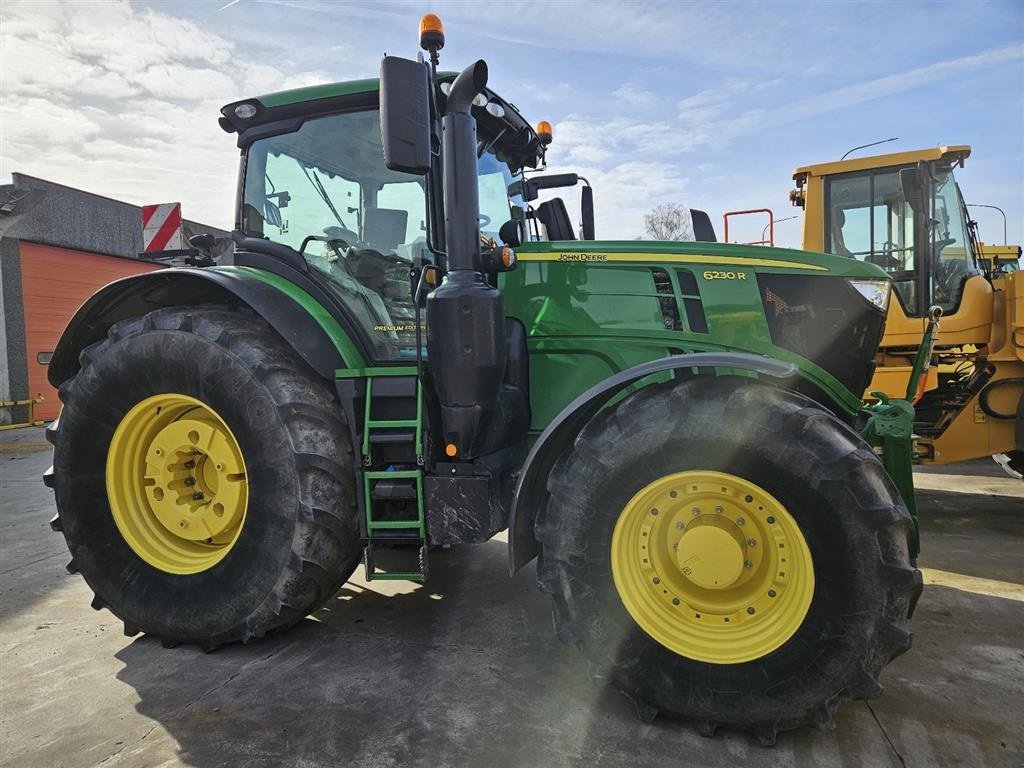 Traktor des Typs John Deere 6230R Premium Edition m Frontlift Kommer snart. Vi giver 100 timers reklamationsret i DK!!! Ring til Ulrik 0045-40255544, Gebrauchtmaschine in Kolding (Bild 2)