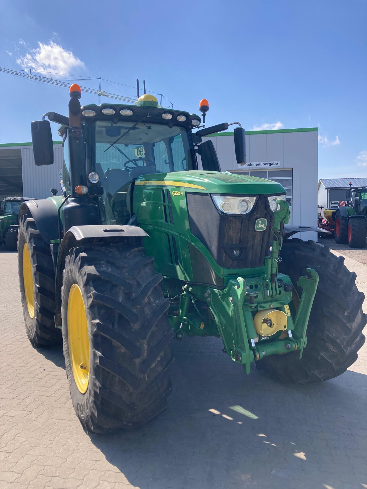 Traktor van het type John Deere 6250 R, Gebrauchtmaschine in Bevern (Foto 1)