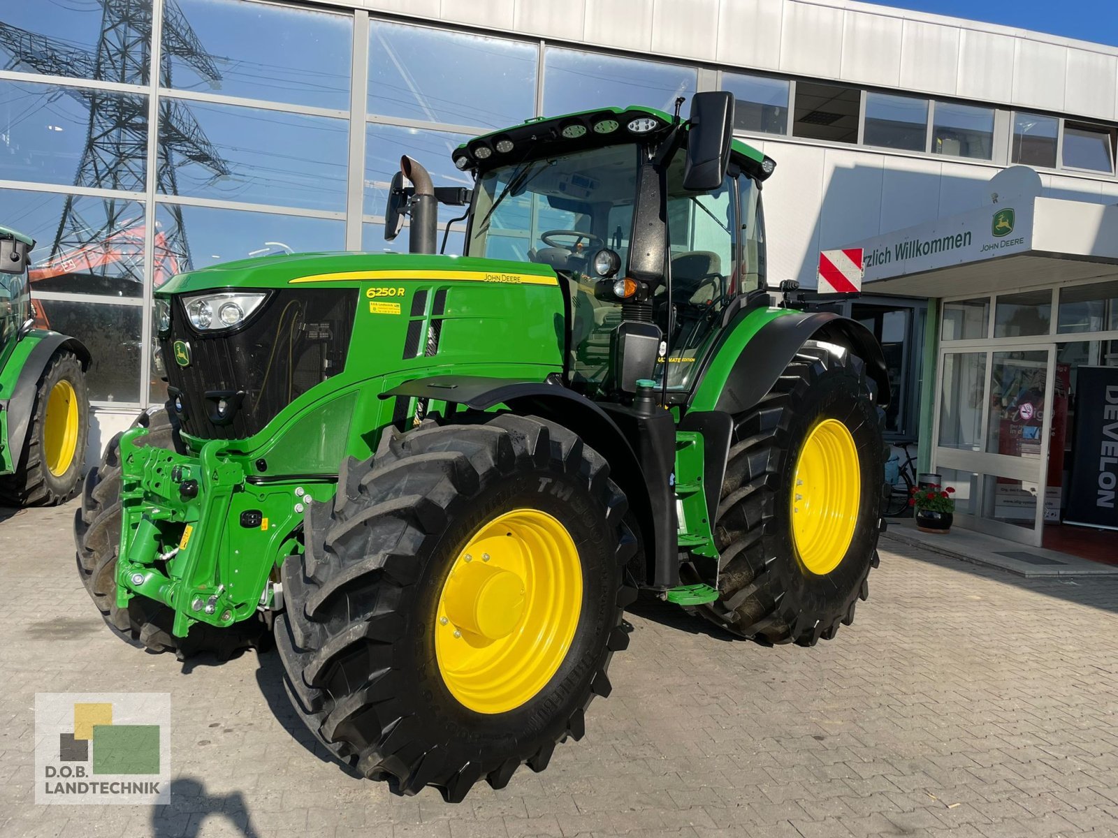 Traktor des Typs John Deere 6250R 6250 R, Gebrauchtmaschine in Regensburg (Bild 1)