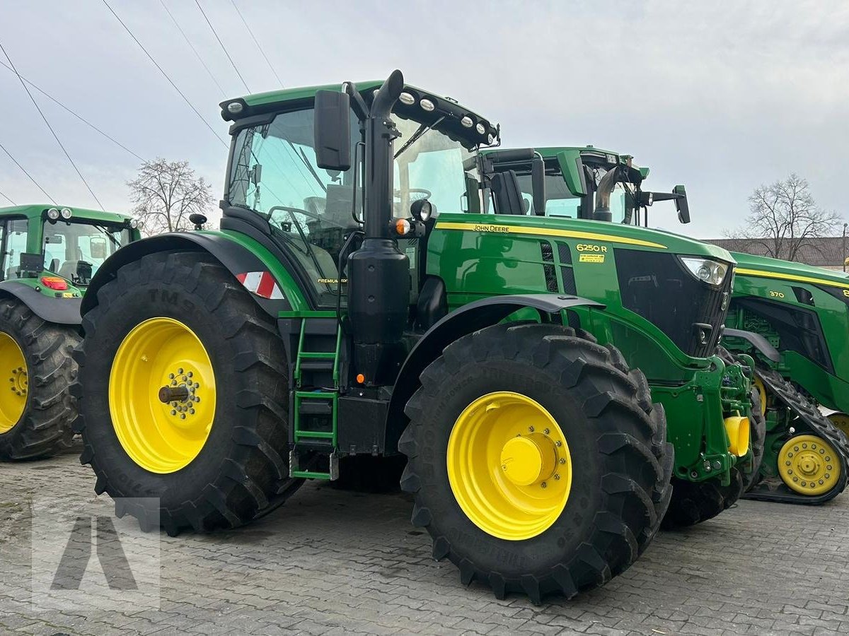 Traktor des Typs John Deere 6250R 6250 R, Gebrauchtmaschine in Regensburg (Bild 1)