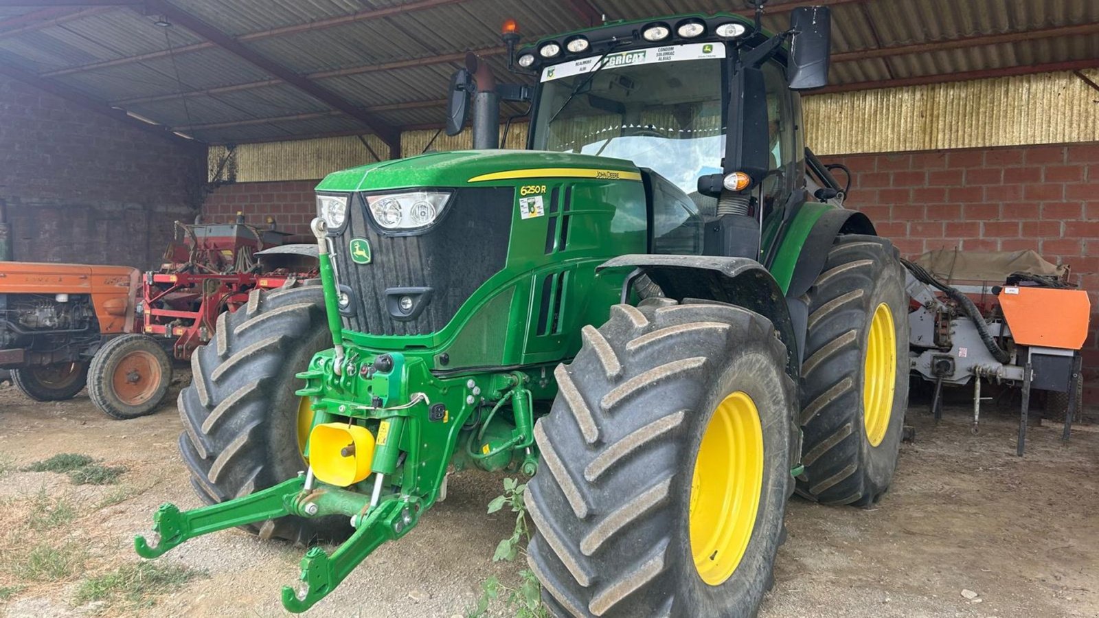 Traktor des Typs John Deere 6250R m/Frontlift og Front-PTO Premium Edition. Command arm, GPS StarFire 6000. Vi har 7 stk 6250R til salg!!!, Gebrauchtmaschine in Kolding (Bild 1)