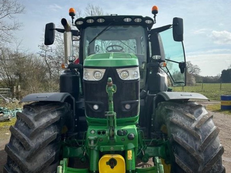 Traktor del tipo John Deere 6250R m/Frontlift og Front-PTO ULTIMATE EDITION med Front PTO, Front lift, Command arm, StarFire 6000 antenne. GPS. Vi har 9 stk 6250R til salg!!!, Gebrauchtmaschine en Kolding (Imagen 1)