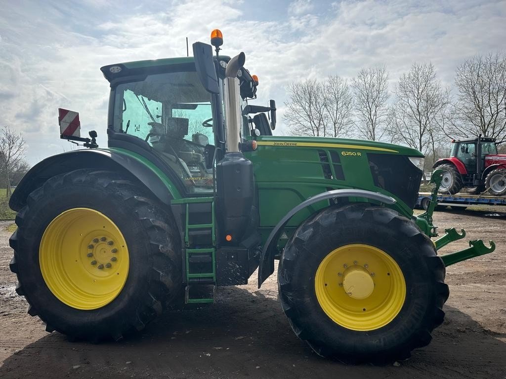 Traktor del tipo John Deere 6250R m/Frontlift og Front-PTO ULTIMATE EDITION med Front PTO, Front lift, Command arm, StarFire 6000 antenne. GPS. Vi har 9 stk 6250R til salg!!!, Gebrauchtmaschine en Kolding (Imagen 3)