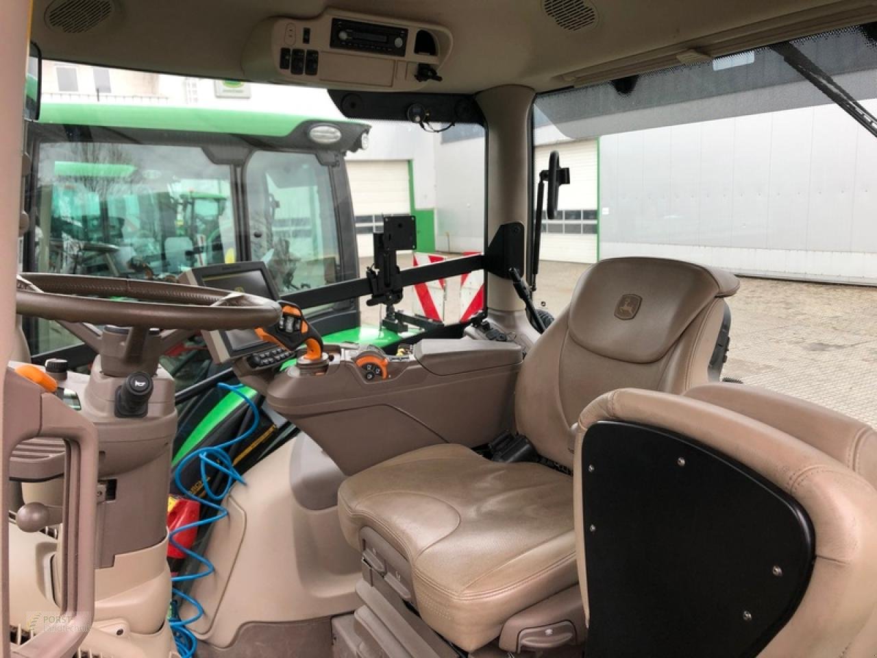 Traktor типа John Deere 6250R MIT FKH/ FZW/ AP-40KM/H, Gebrauchtmaschine в Jahnatal (Фотография 7)