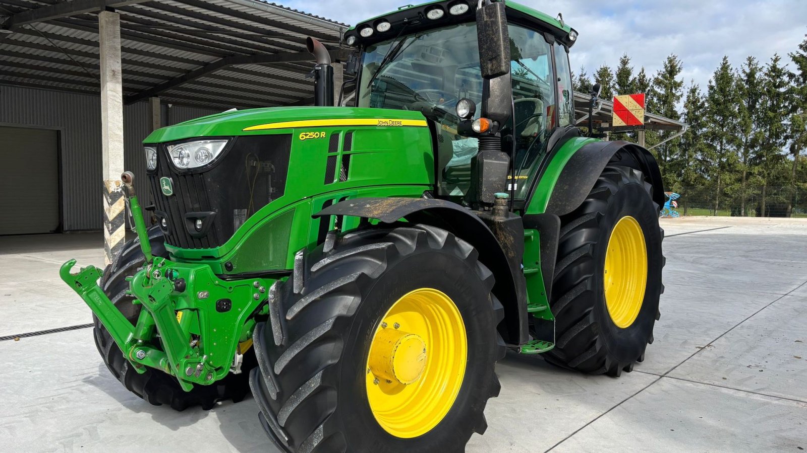 Traktor типа John Deere 6250R Premium Edition. Front lift.  AutoPowr. Auto Steer Ready. Command Arm. CommandPro. Vi har 9 stk 6250R til salg!!!, Gebrauchtmaschine в Kolding (Фотография 1)