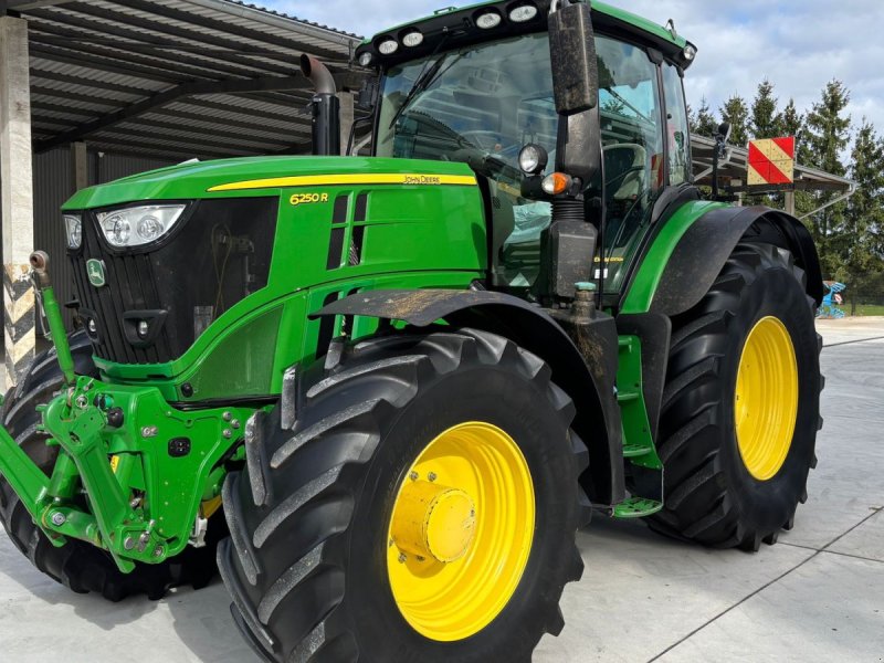 Traktor Türe ait John Deere 6250R Premium Edition. Front lift.  AutoPowr. Auto Steer Ready. Command Arm. CommandPro. Vi har 9 stk 6250R til salg!!!, Gebrauchtmaschine içinde Kolding (resim 1)