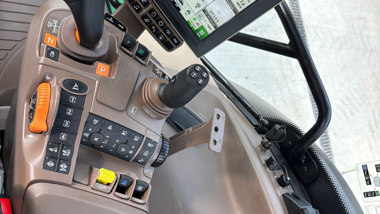 Traktor типа John Deere 6250R Premium Edition. Front lift.  AutoPowr. Auto Steer Ready. Command Arm. CommandPro. Vi har 9 stk 6250R til salg!!!, Gebrauchtmaschine в Kolding (Фотография 2)