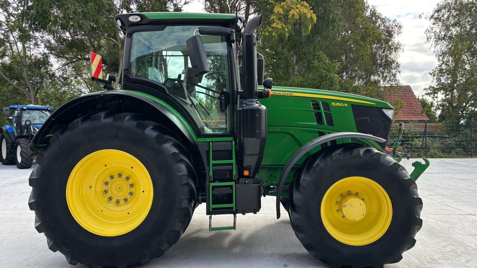 Traktor типа John Deere 6250R Premium Edition. Front lift.  AutoPowr. Auto Steer Ready. Command Arm. CommandPro. Vi har 9 stk 6250R til salg!!!, Gebrauchtmaschine в Kolding (Фотография 3)