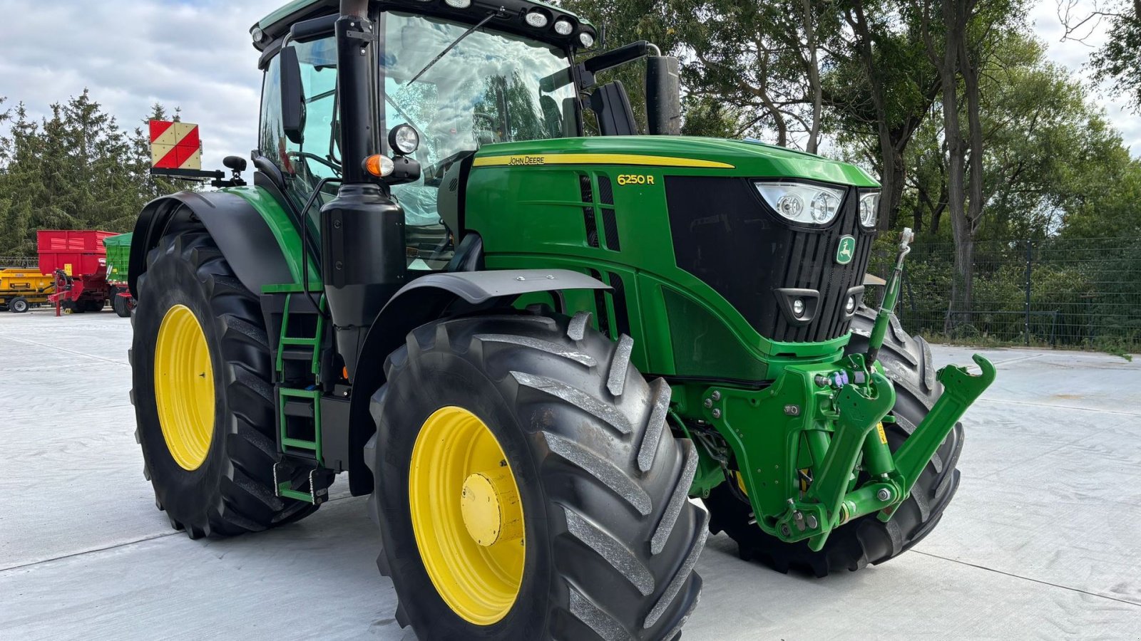 Traktor типа John Deere 6250R Premium Edition. Front lift.  AutoPowr. Auto Steer Ready. Command Arm. CommandPro. Vi har 9 stk 6250R til salg!!!, Gebrauchtmaschine в Kolding (Фотография 5)