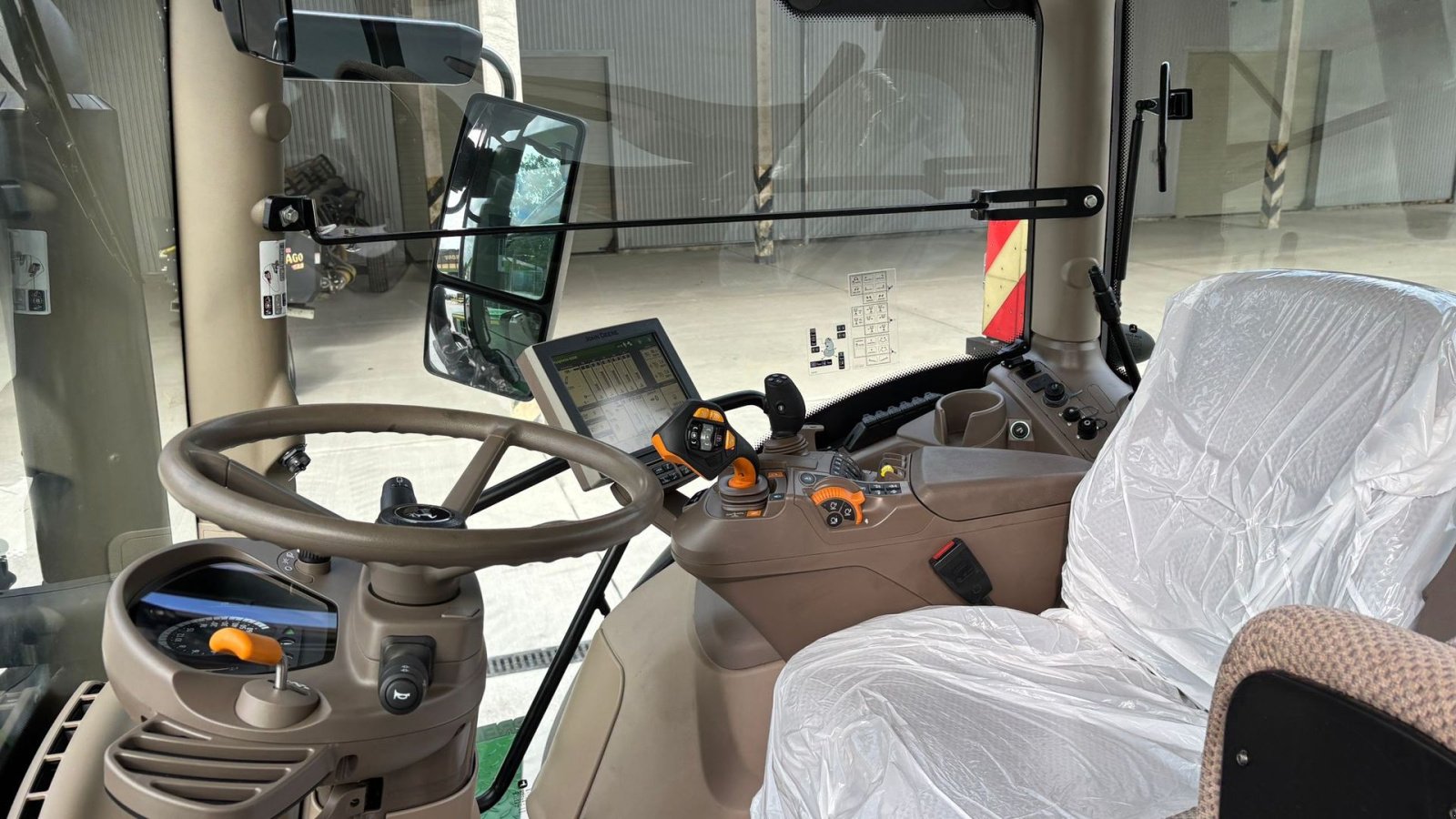 Traktor типа John Deere 6250R Premium Edition. Front lift.  AutoPowr. Auto Steer Ready. Command Arm. CommandPro. Vi har 9 stk 6250R til salg!!!, Gebrauchtmaschine в Kolding (Фотография 11)