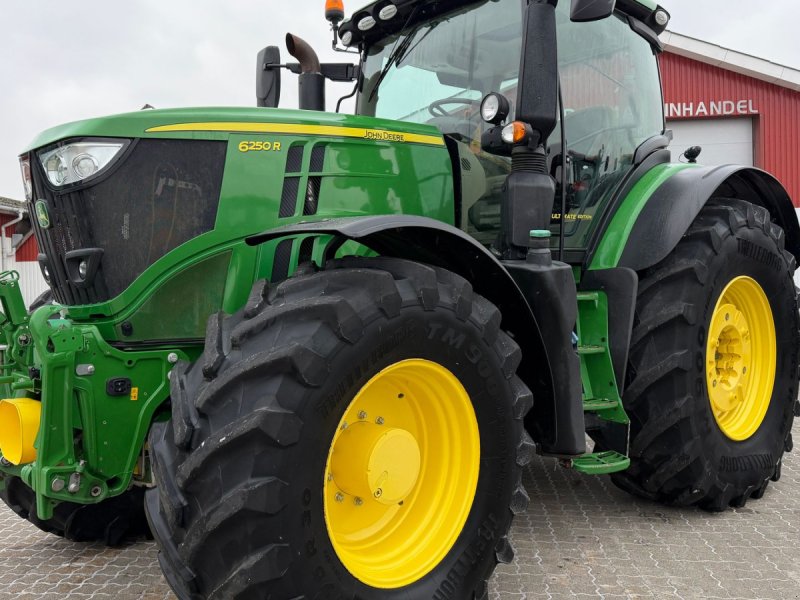 Traktor van het type John Deere 6250R ULIMATE! KUN 2400 TIMER OG FRONT PTO!, Gebrauchtmaschine in Nørager