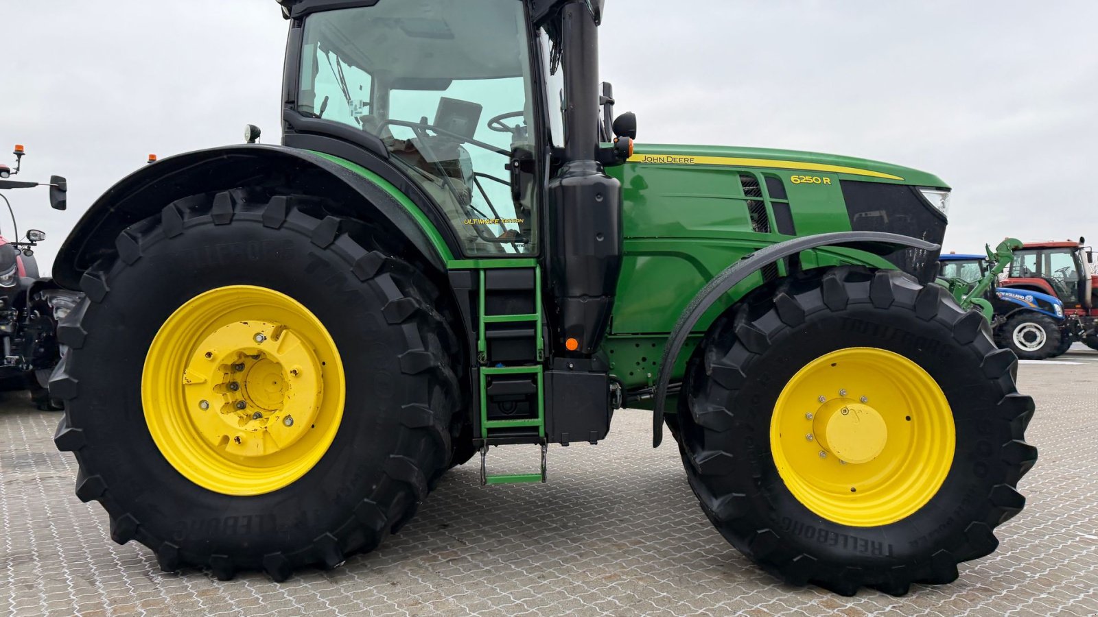 Traktor van het type John Deere 6250R ULIMATE! KUN 2400 TIMER OG FRONT PTO!, Gebrauchtmaschine in Nørager (Foto 11)