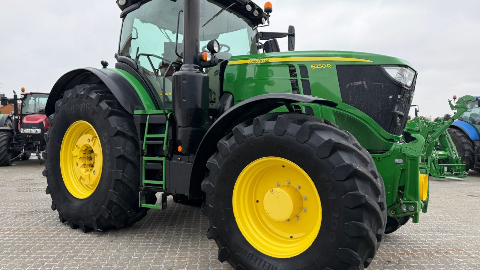 Traktor van het type John Deere 6250R ULIMATE! KUN 2400 TIMER OG FRONT PTO!, Gebrauchtmaschine in Nørager (Foto 9)