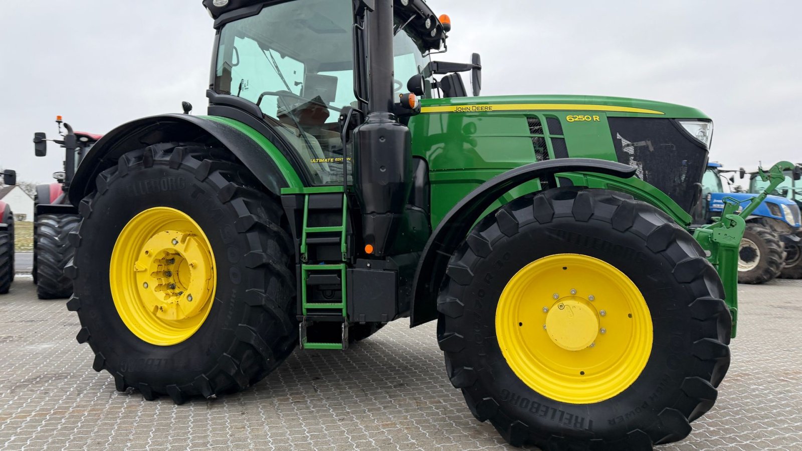 Traktor van het type John Deere 6250R ULIMATE! KUN 2400 TIMER OG FRONT PTO!, Gebrauchtmaschine in Nørager (Foto 10)