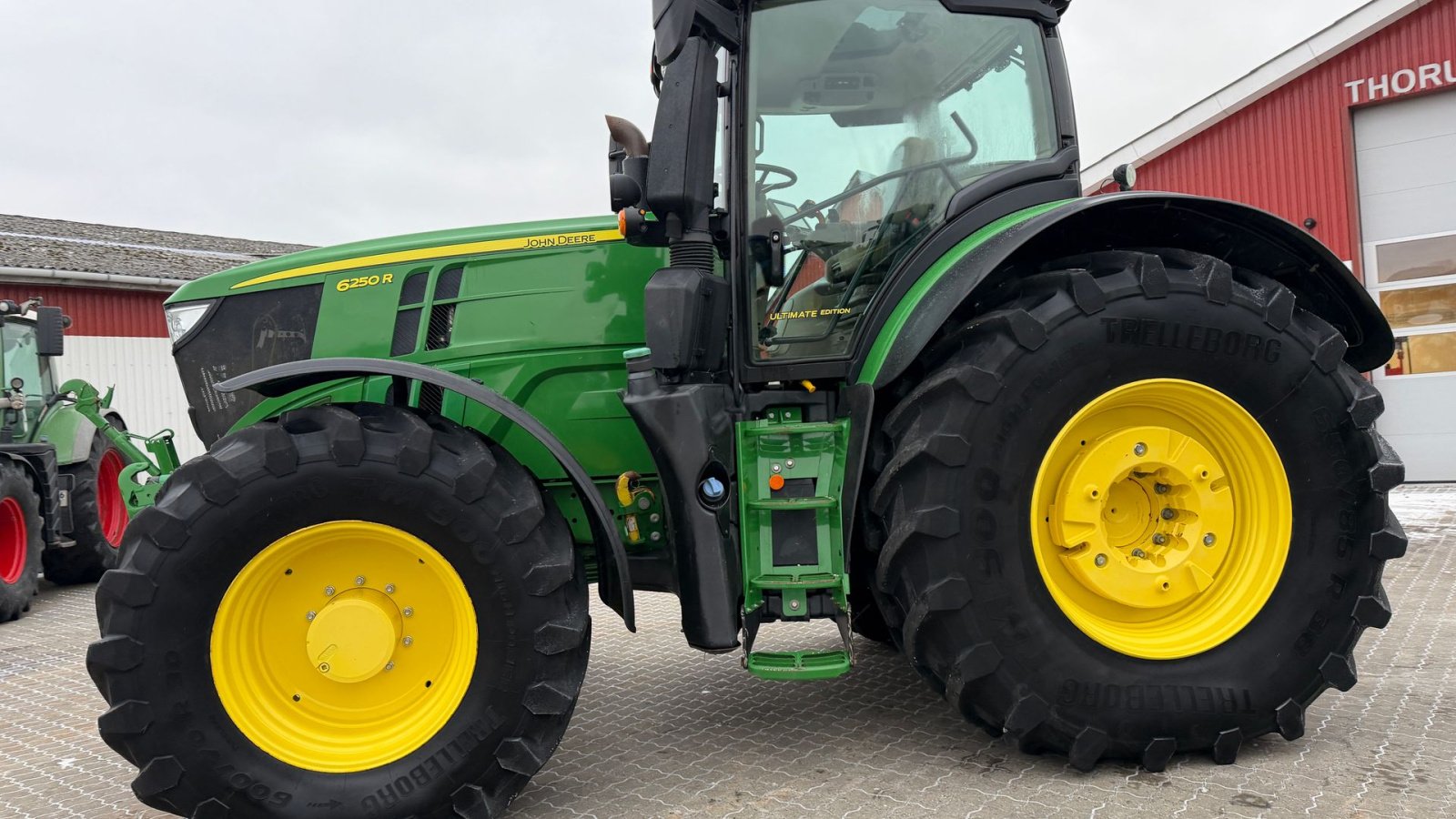 Traktor van het type John Deere 6250R ULIMATE! KUN 2400 TIMER OG FRONT PTO!, Gebrauchtmaschine in Nørager (Foto 3)