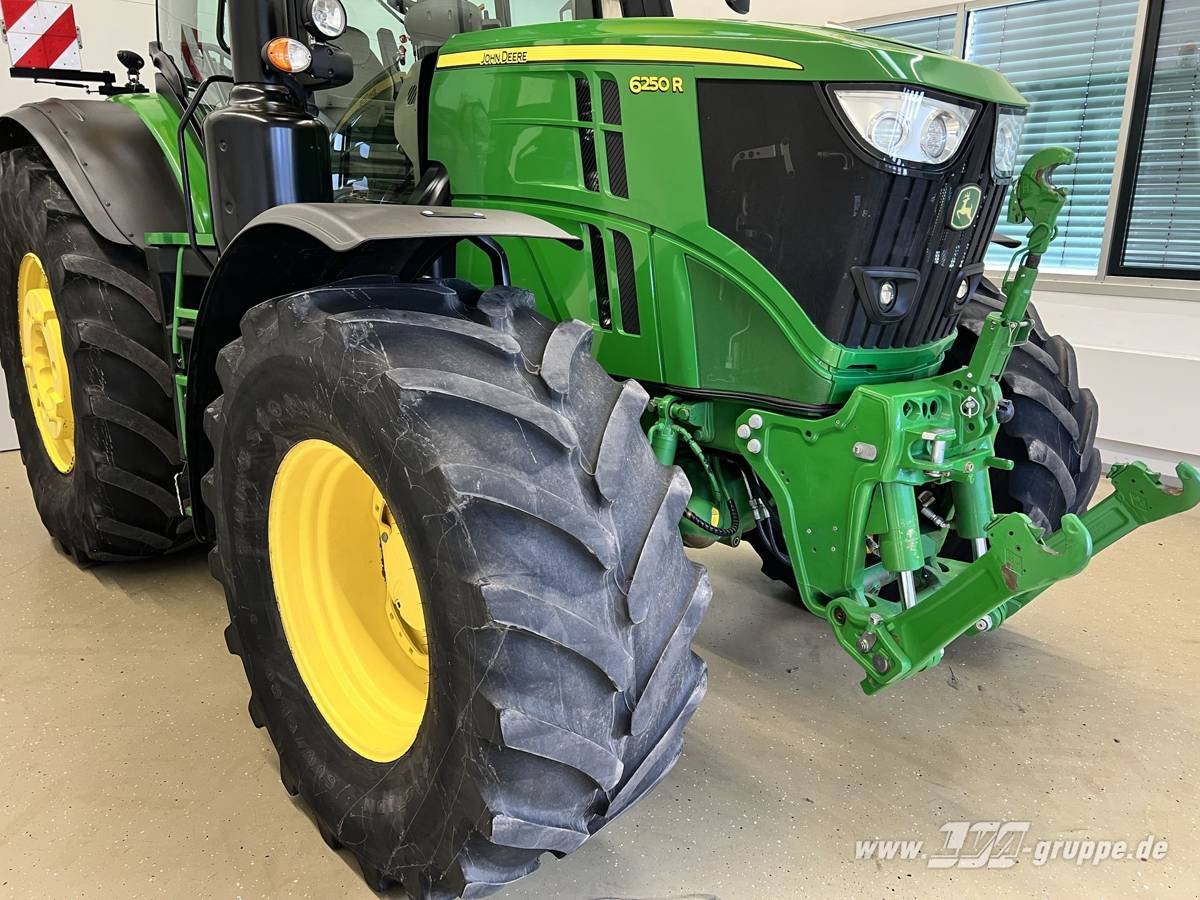 Traktor van het type John Deere 6250R ULTIMATE CommandPro, Gebrauchtmaschine in Sülzetal OT Altenweddingen (Foto 15)