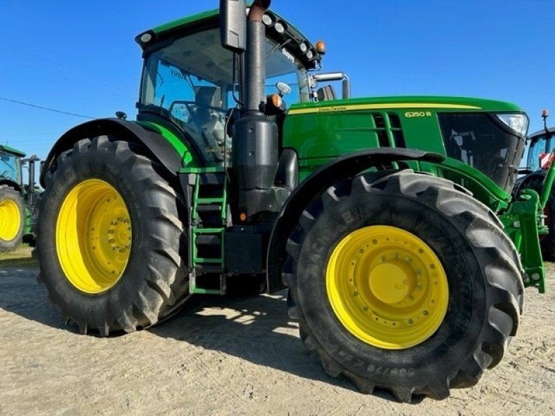 Traktor Türe ait John Deere 6250R Ultimate Edition Front lift. Command arm. Sektionskontrol. Kommer snart. Vi giver 100 timers reklamationsret i DK!!! Vi har 9 stk 6250R til salg!!!, Gebrauchtmaschine içinde Kolding (resim 1)