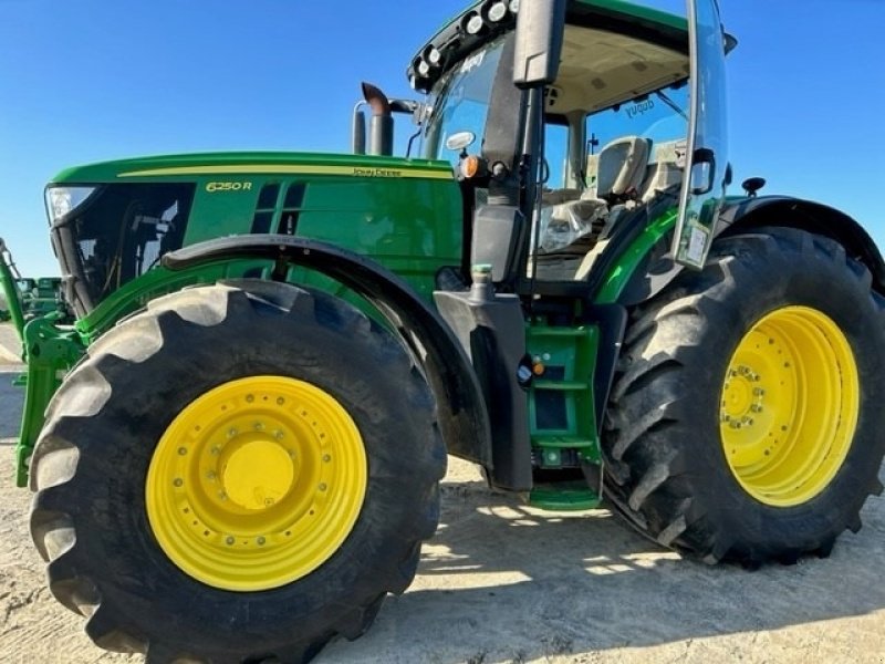 Traktor Türe ait John Deere 6250R Ultimate Edition Front lift. Command arm. Sektionskontrol. Kommer snart. Vi giver 100 timers reklamationsret i DK!!! Vi har 9 stk 6250R til salg!!!, Gebrauchtmaschine içinde Kolding (resim 3)