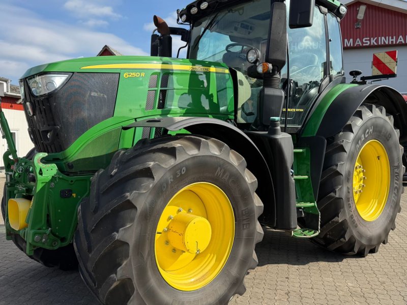 Traktor типа John Deere 6250R Ultimate Edition KUN 4500 TIMER! MED FRONT PTO, COMMANDPRO OG AUTOSTYRING!, Gebrauchtmaschine в Nørager (Фотография 1)