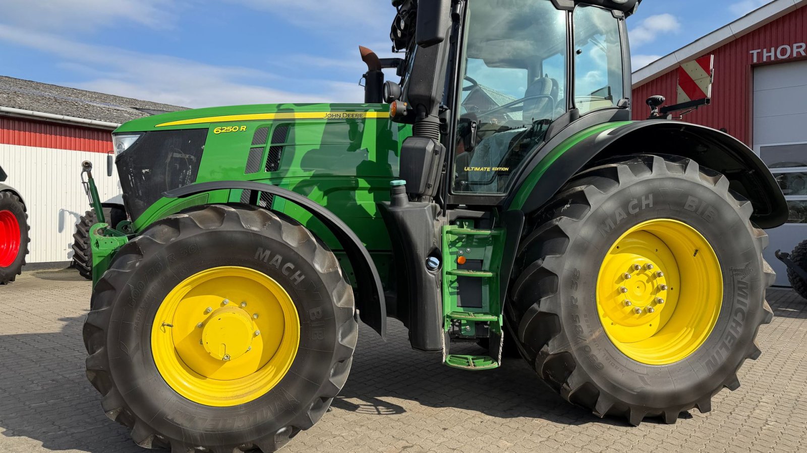 Traktor типа John Deere 6250R Ultimate Edition KUN 4500 TIMER! MED FRONT PTO, COMMANDPRO OG AUTOSTYRING!, Gebrauchtmaschine в Nørager (Фотография 3)